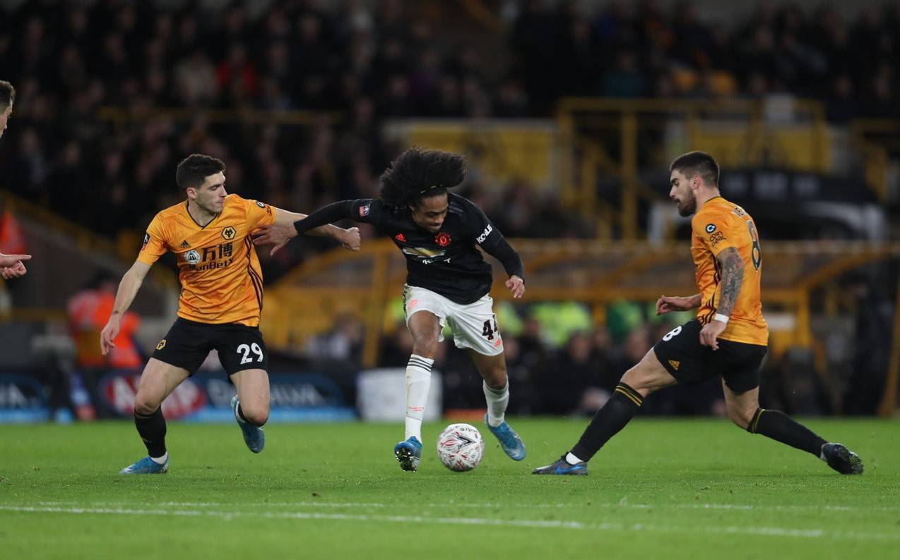 亚博-包含江汉朱雀队鏖战漓江战狼队，羽毛球淘汰赛惊险晋级，核心复出即建功。全面提速抢占先机的词条