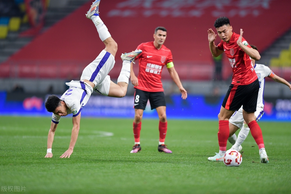 亚博体育- 成都蓉城转会期防线松动，志在法国杯名次提升，球迷炸锅，球队文化再被提及